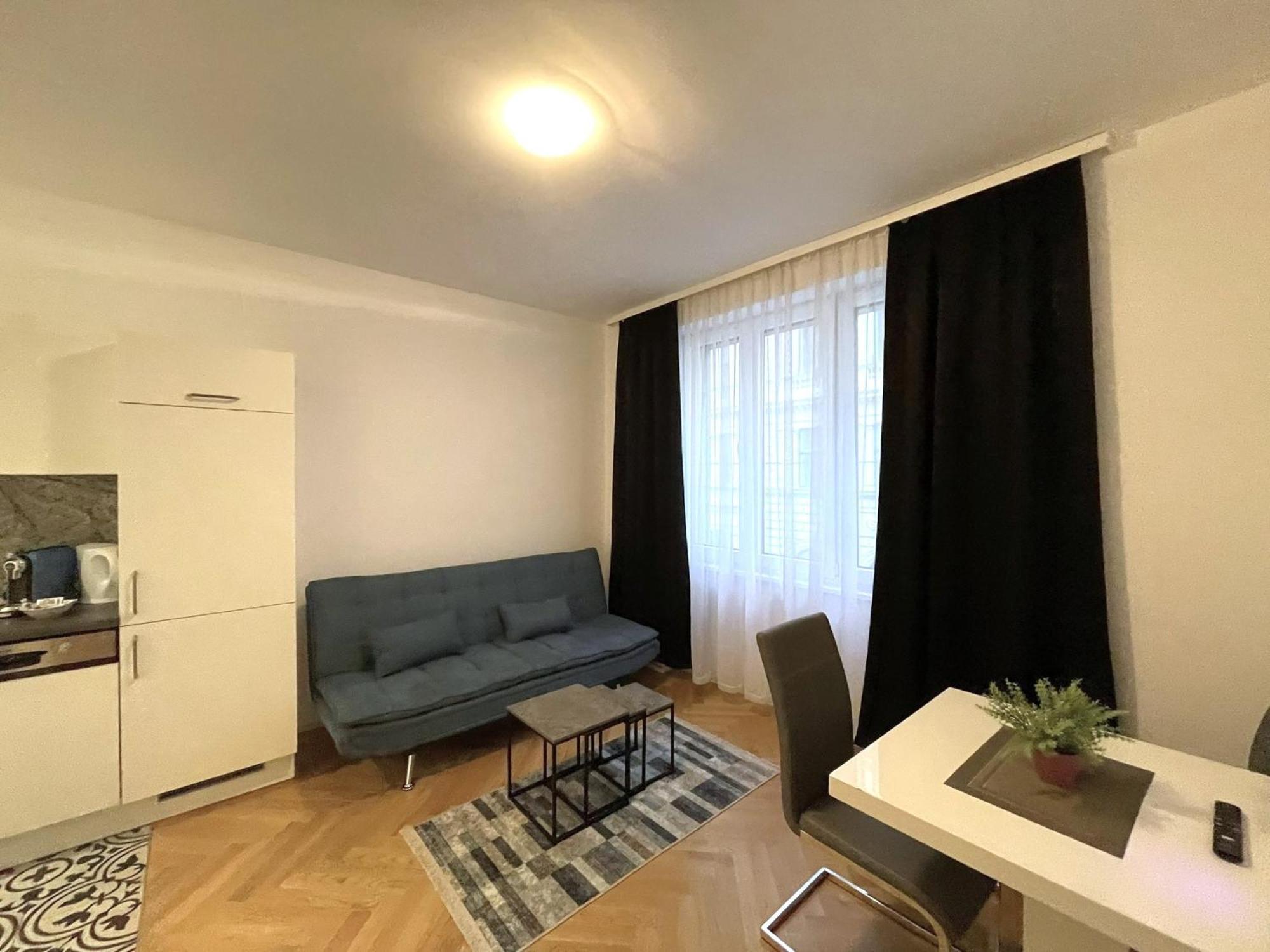 1st La Opera Suites Apartment Vienna