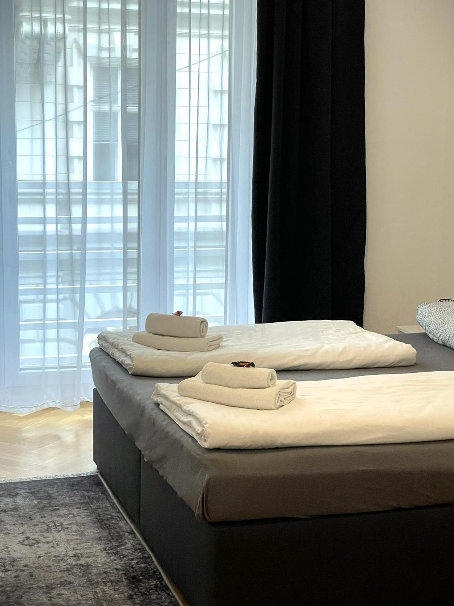 1st La Opera Suites Apartment Vienna